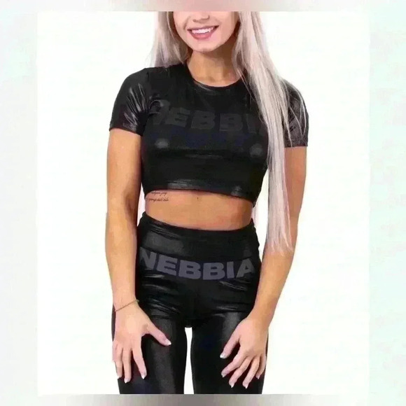 Nebbia Tops - NWT Nebbia Sandra d black crop top SZ M